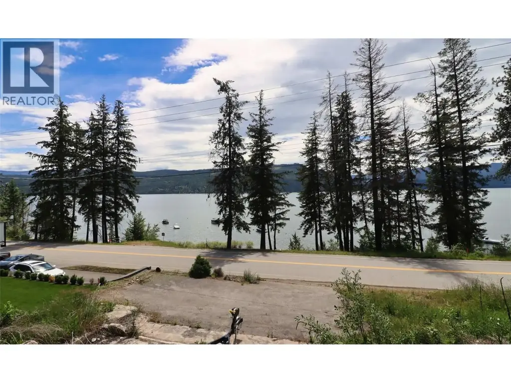 5185 Squilax Anglemont Road, Celista